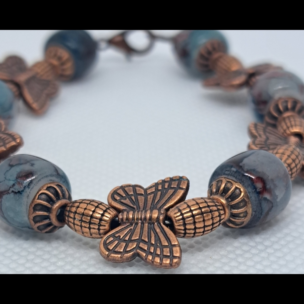 6 3/4" Butterfly Bracelet with Dark Blue & Pink Glass Crackle Beads.
